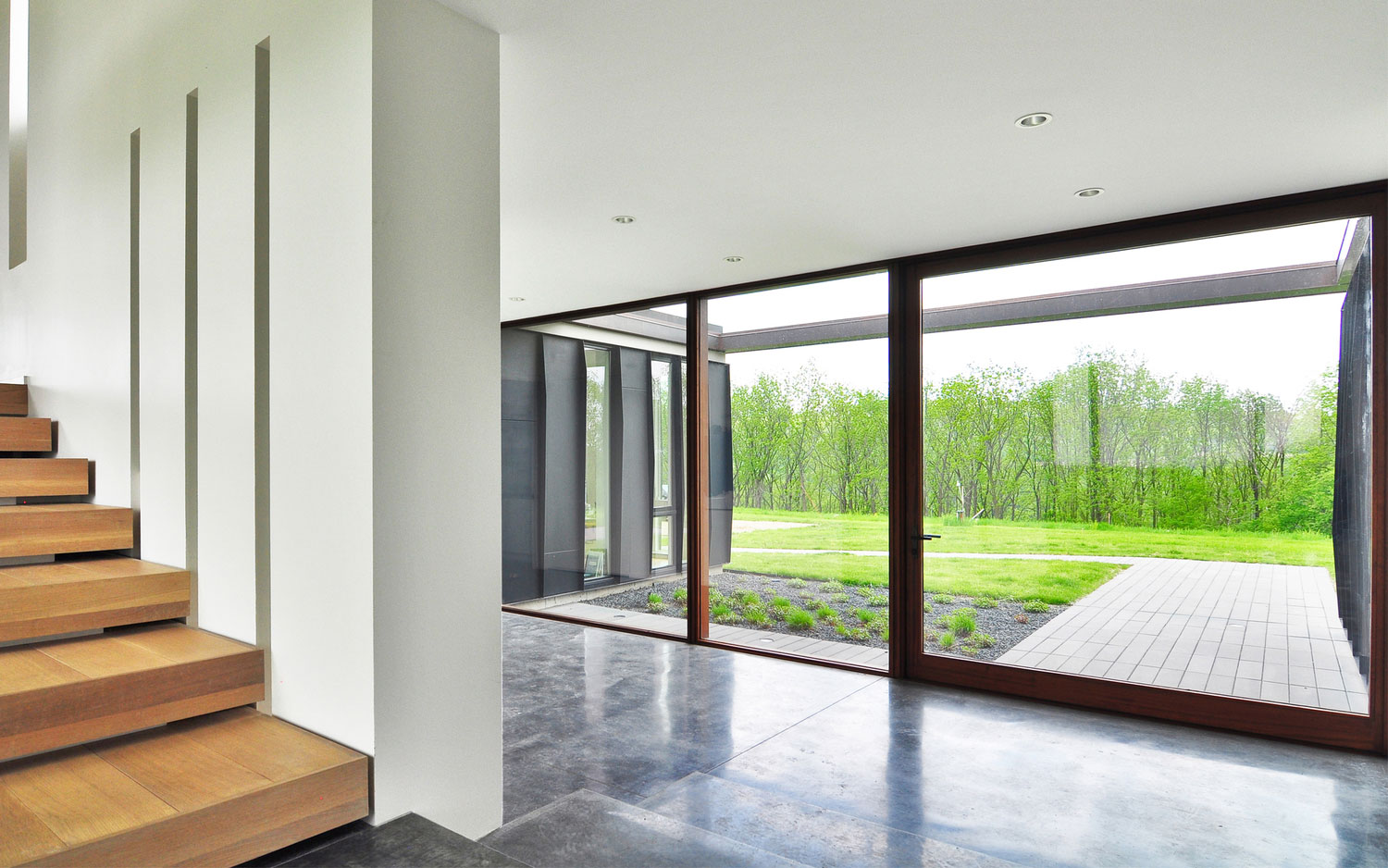 An Eco-Friendly Modern Home with Green Roof and Ventilated Facade in Blue Mounds, Wisconsin by Johnsen Schmaling Architects (11)