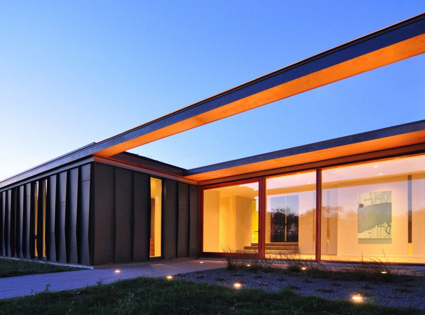 An Eco-Friendly Modern Home with Green Roof and Ventilated Facade in Blue Mounds, Wisconsin by Johnsen Schmaling Architects (15)