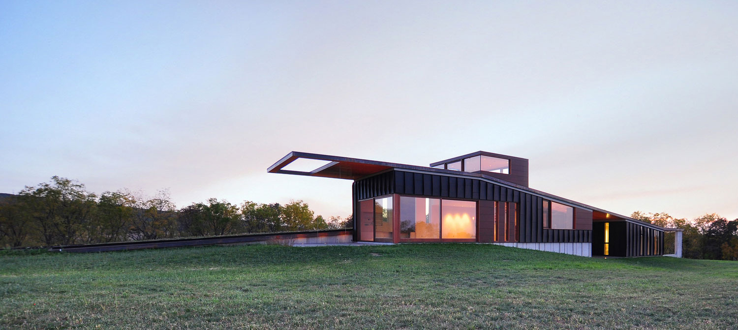 An Eco-Friendly Modern Home with Green Roof and Ventilated Facade in Blue Mounds, Wisconsin by Johnsen Schmaling Architects (16)