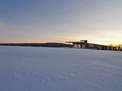 An Eco-Friendly Modern Home with Green Roof and Ventilated Facade in Blue Mounds, Wisconsin by Johnsen Schmaling Architects (17)