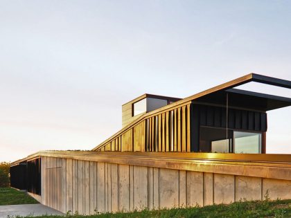 An Eco-Friendly Modern Home with Green Roof and Ventilated Facade in Blue Mounds, Wisconsin by Johnsen Schmaling Architects (2)
