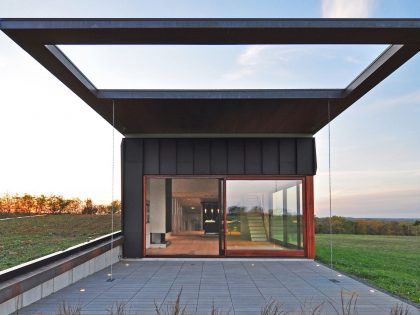 An Eco-Friendly Modern Home with Green Roof and Ventilated Facade in Blue Mounds, Wisconsin by Johnsen Schmaling Architects (3)