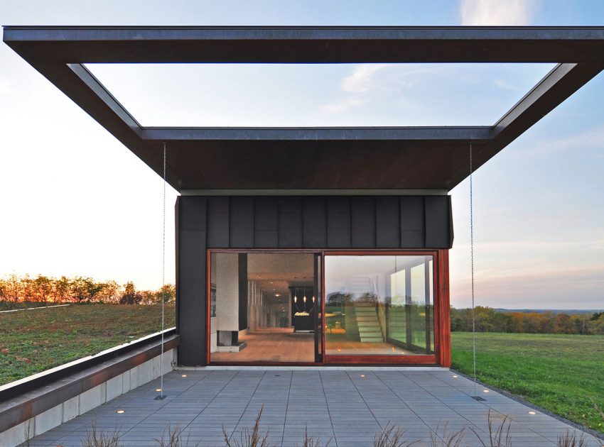 An Eco-Friendly Modern Home with Green Roof and Ventilated Facade in Blue Mounds, Wisconsin by Johnsen Schmaling Architects (3)