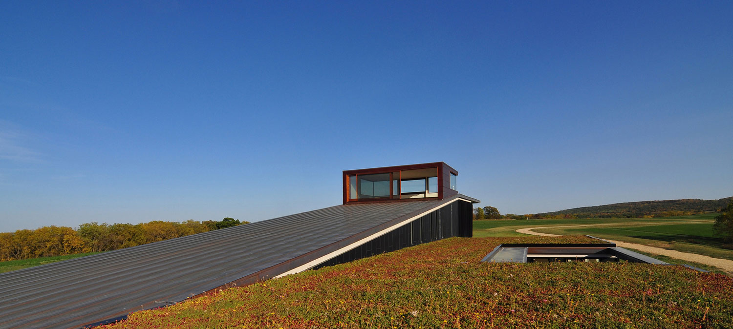 An Eco-Friendly Modern Home with Green Roof and Ventilated Facade in Blue Mounds, Wisconsin by Johnsen Schmaling Architects (4)