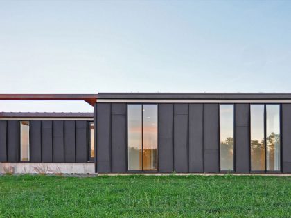 An Eco-Friendly Modern Home with Green Roof and Ventilated Facade in Blue Mounds, Wisconsin by Johnsen Schmaling Architects (8)