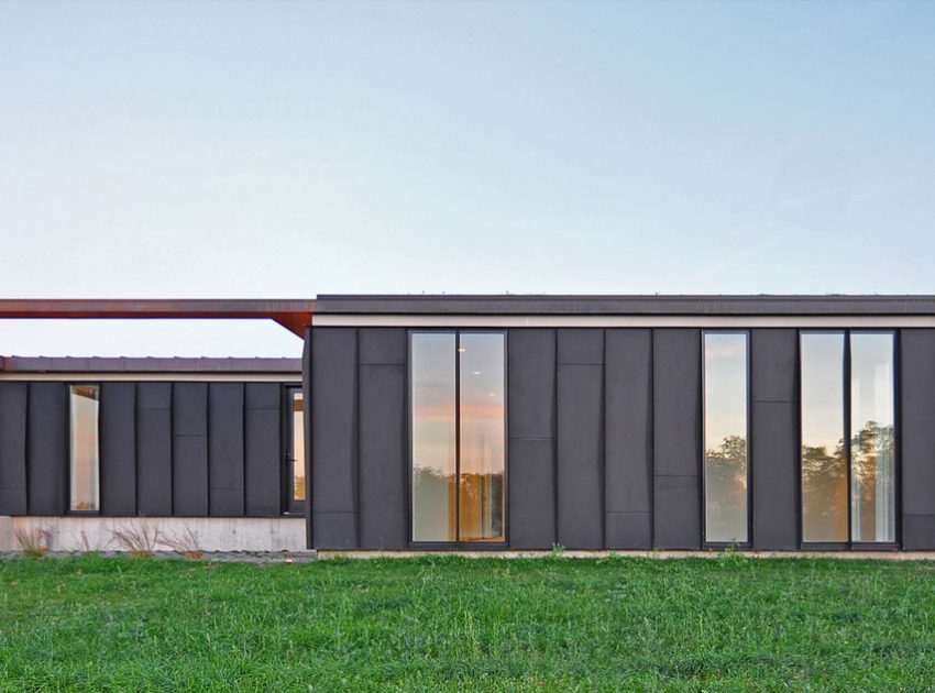 An Eco-Friendly Modern Home with Green Roof and Ventilated Facade in Blue Mounds, Wisconsin by Johnsen Schmaling Architects (8)