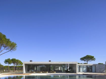 An Elegant Concrete and Glass Home with Warm and Cozy Interior in Comporta, Portugal by RRJ Arquitectos (4)