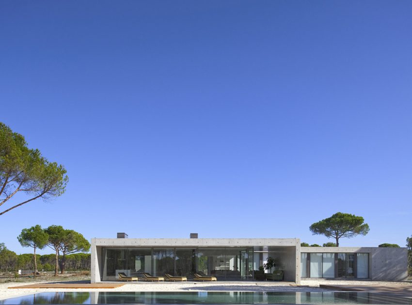 An Elegant Concrete and Glass Home with Warm and Cozy Interior in Comporta, Portugal by RRJ Arquitectos (4)