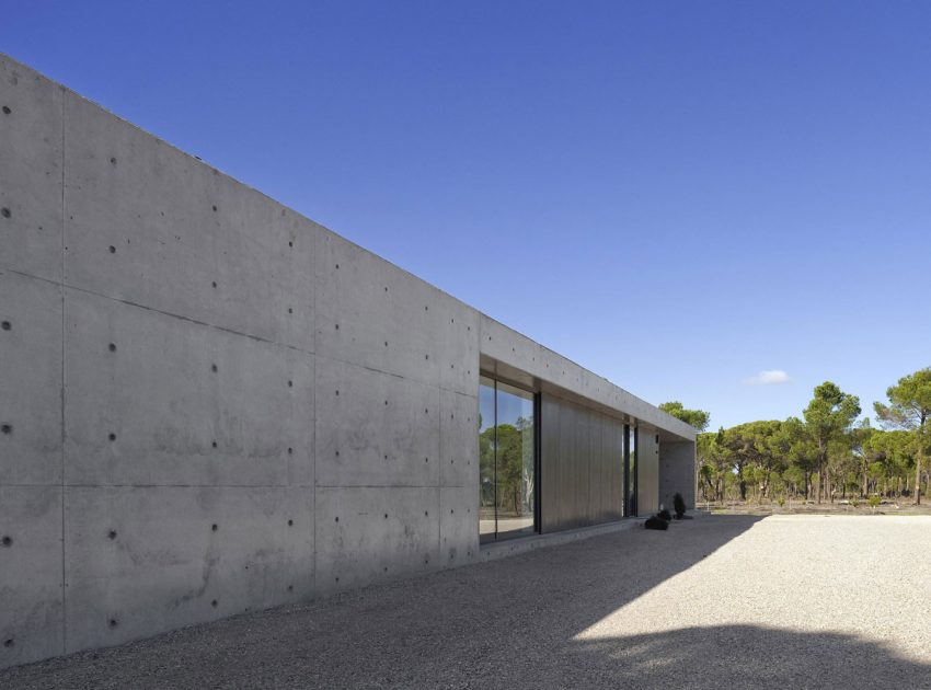 An Elegant Concrete and Glass Home with Warm and Cozy Interior in Comporta, Portugal by RRJ Arquitectos (8)