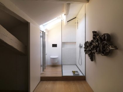 An Elegant Contemporary Apartment with Multifunctional Furniture in Venice by Baldessari e Baldessari (12)