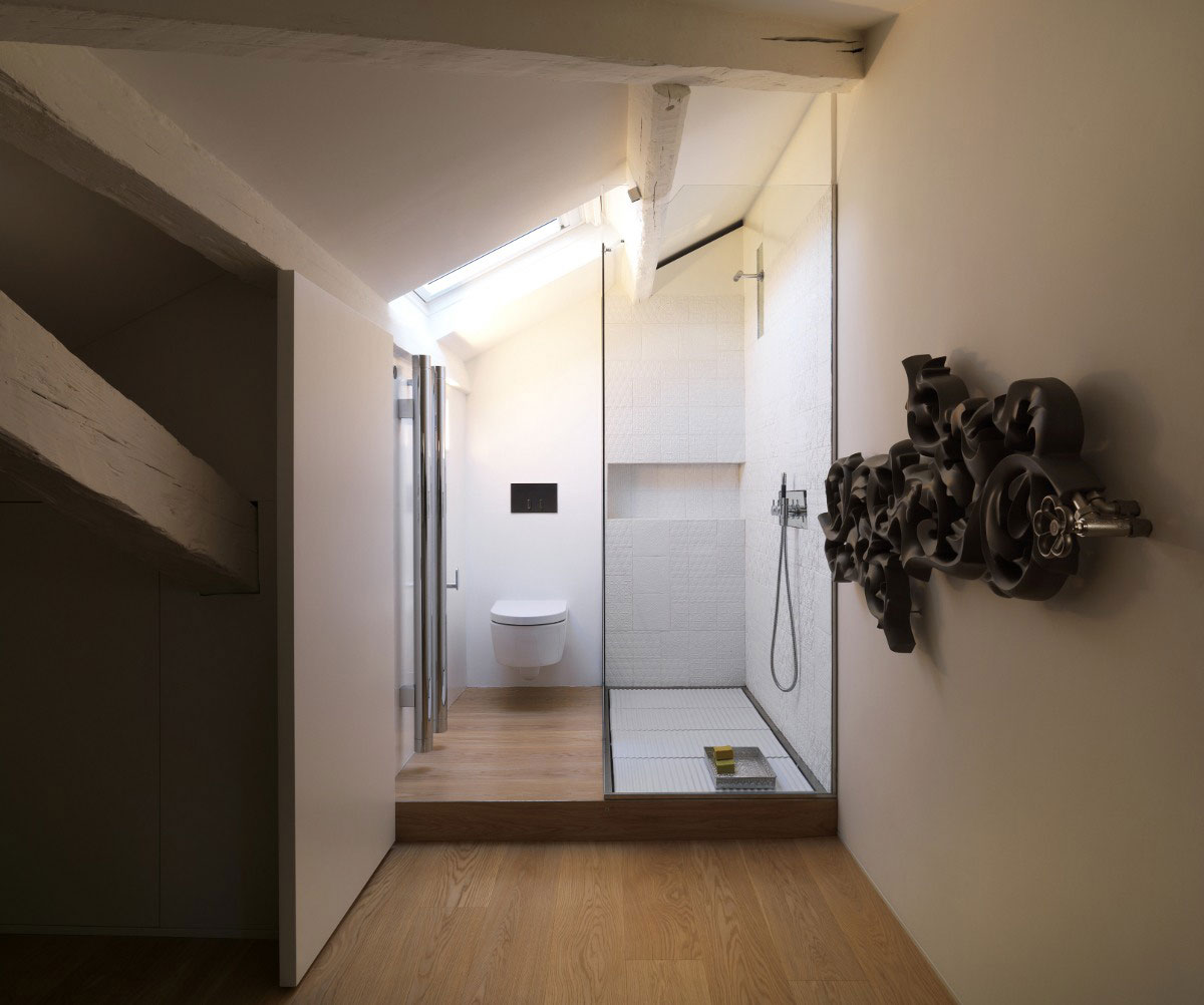 An Elegant Contemporary Apartment with Multifunctional Furniture in Venice by Baldessari e Baldessari (12)