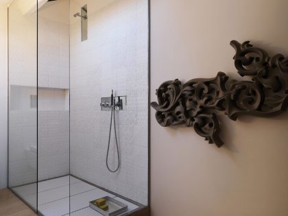 An Elegant Contemporary Apartment with Multifunctional Furniture in Venice by Baldessari e Baldessari (13)