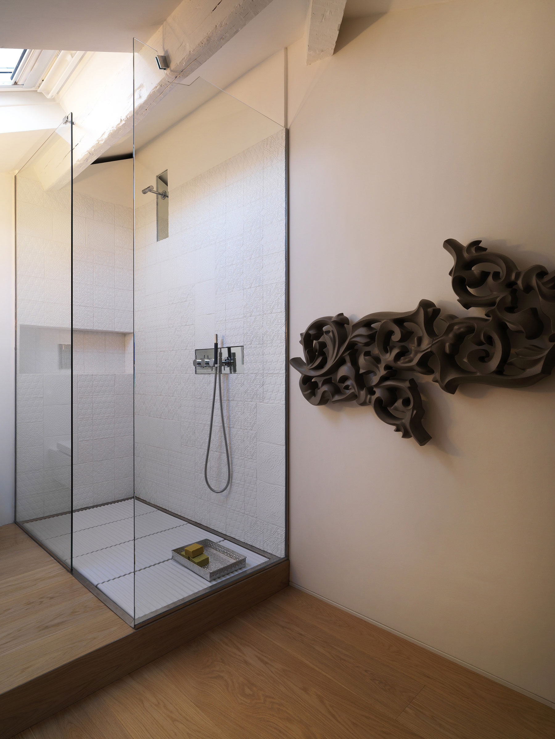 An Elegant Contemporary Apartment with Multifunctional Furniture in Venice by Baldessari e Baldessari (13)