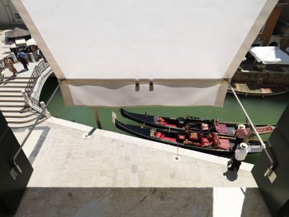 An Elegant Contemporary Apartment with Multifunctional Furniture in Venice by Baldessari e Baldessari (14)