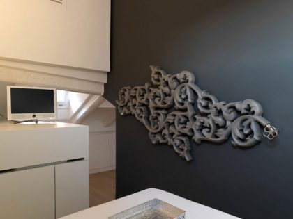 An Elegant Contemporary Apartment with Multifunctional Furniture in Venice by Baldessari e Baldessari (9)