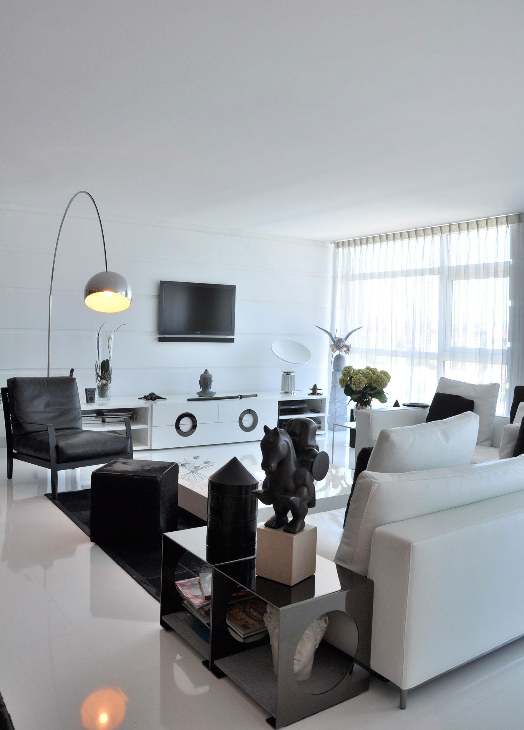 An Elegant Contemporary Apartment with Timeless and Sophisticated Environment in Lisbon by Nuno Ladeiro (1)