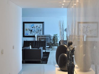 An Elegant Contemporary Apartment with Timeless and Sophisticated Environment in Lisbon by Nuno Ladeiro (11)