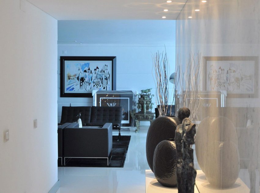 An Elegant Contemporary Apartment with Timeless and Sophisticated Environment in Lisbon by Nuno Ladeiro (11)