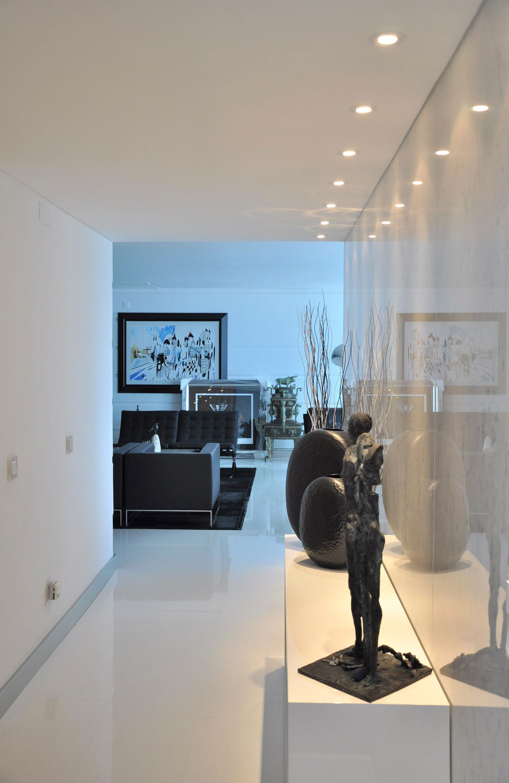 An Elegant Contemporary Apartment with Timeless and Sophisticated Environment in Lisbon by Nuno Ladeiro (11)