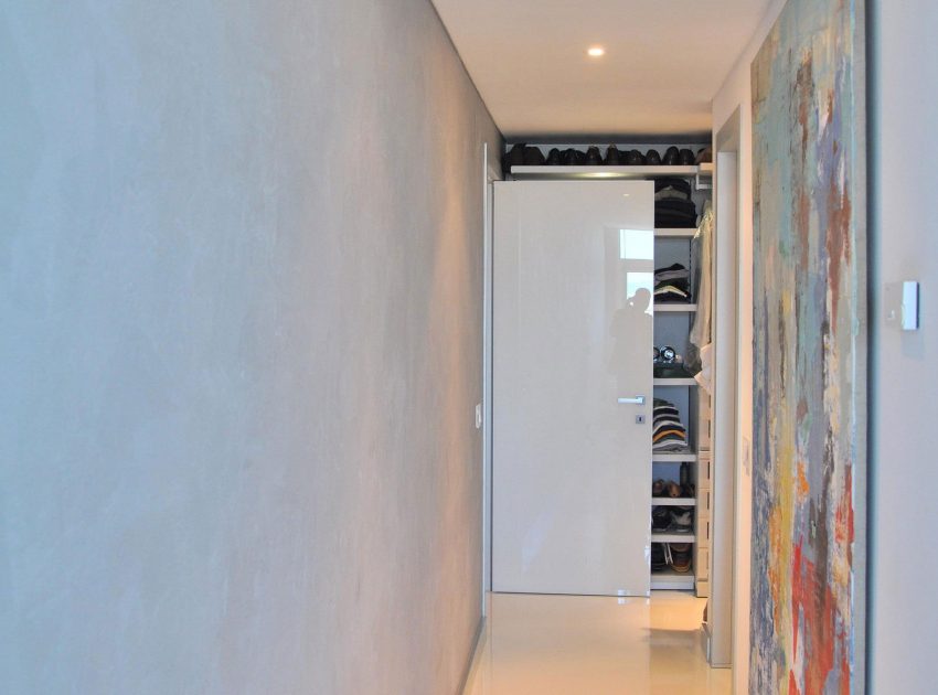 An Elegant Contemporary Apartment with Timeless and Sophisticated Environment in Lisbon by Nuno Ladeiro (3)