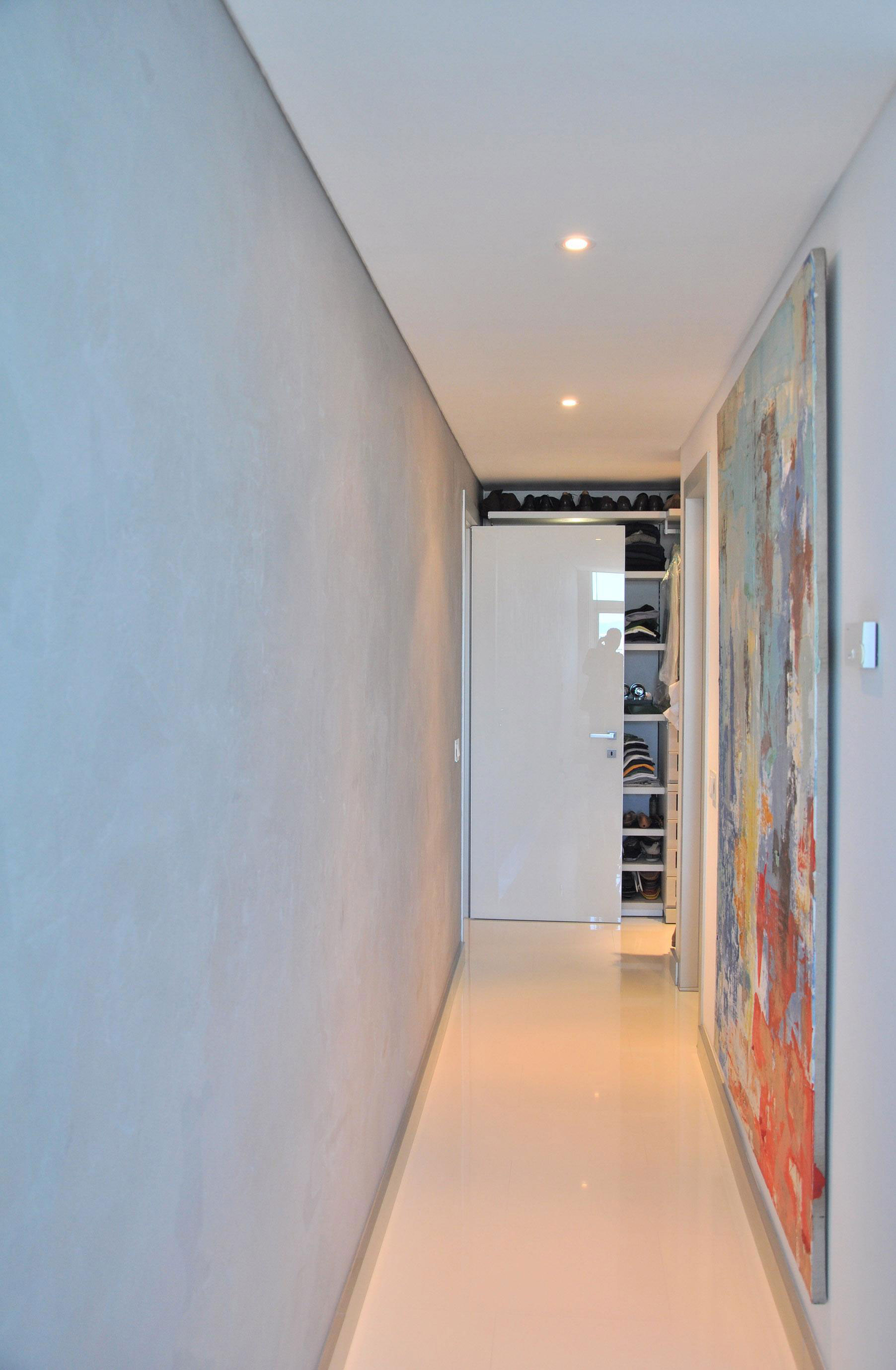 An Elegant Contemporary Apartment with Timeless and Sophisticated Environment in Lisbon by Nuno Ladeiro (3)