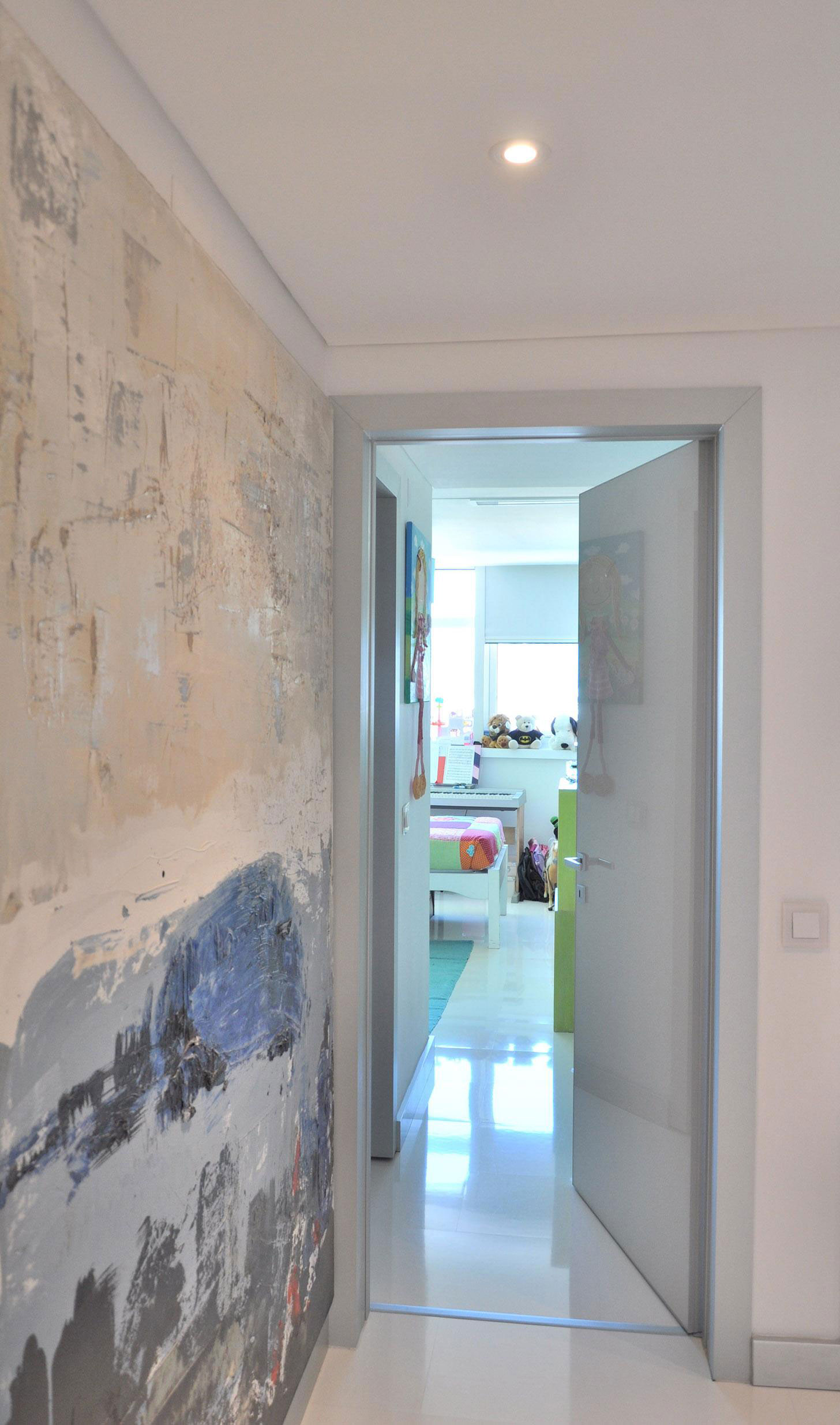 An Elegant Contemporary Apartment with Timeless and Sophisticated Environment in Lisbon by Nuno Ladeiro (6)