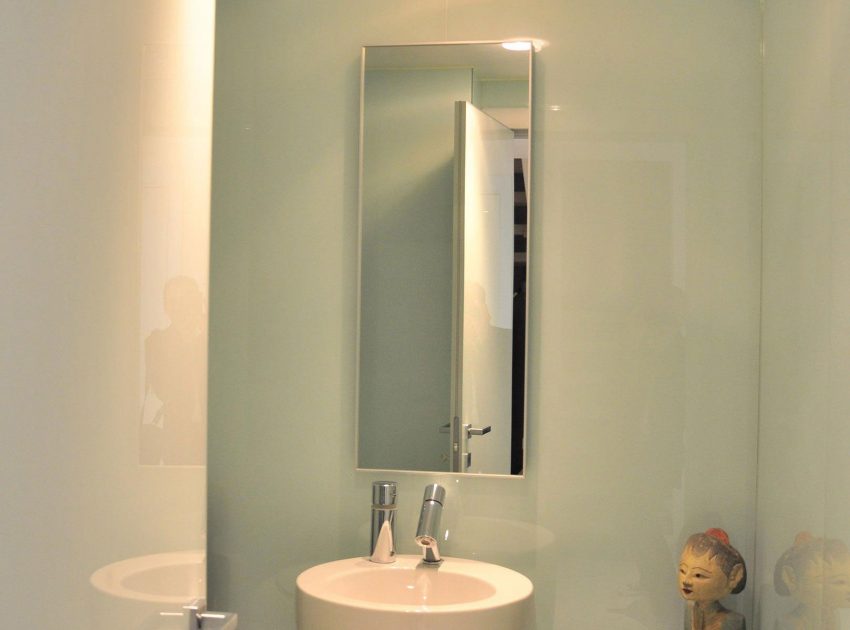 An Elegant Contemporary Apartment with Timeless and Sophisticated Environment in Lisbon by Nuno Ladeiro (7)