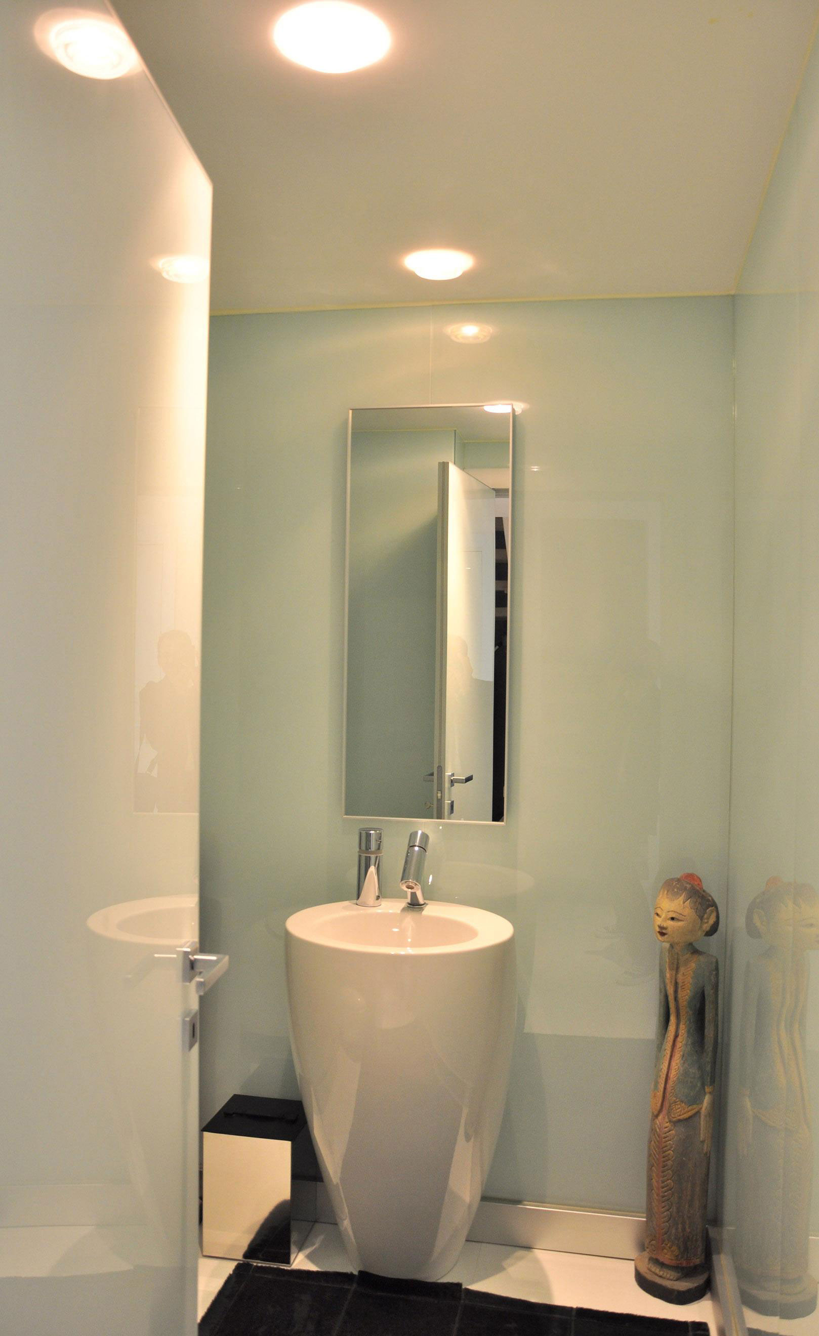 An Elegant Contemporary Apartment with Timeless and Sophisticated Environment in Lisbon by Nuno Ladeiro (7)