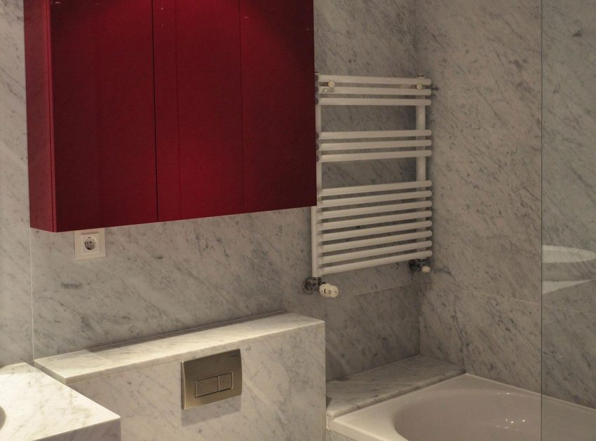 An Elegant Contemporary Apartment with Timeless and Sophisticated Environment in Lisbon by Nuno Ladeiro (9)