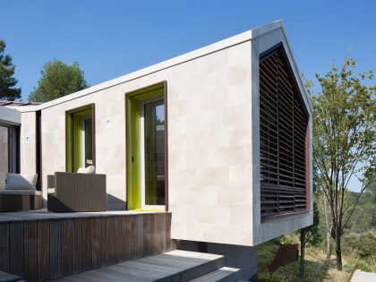 An Elegant Contemporary Home Surrounded by Pine Trees with Wonderful Views in Montpellier by N+B Architectes (10)