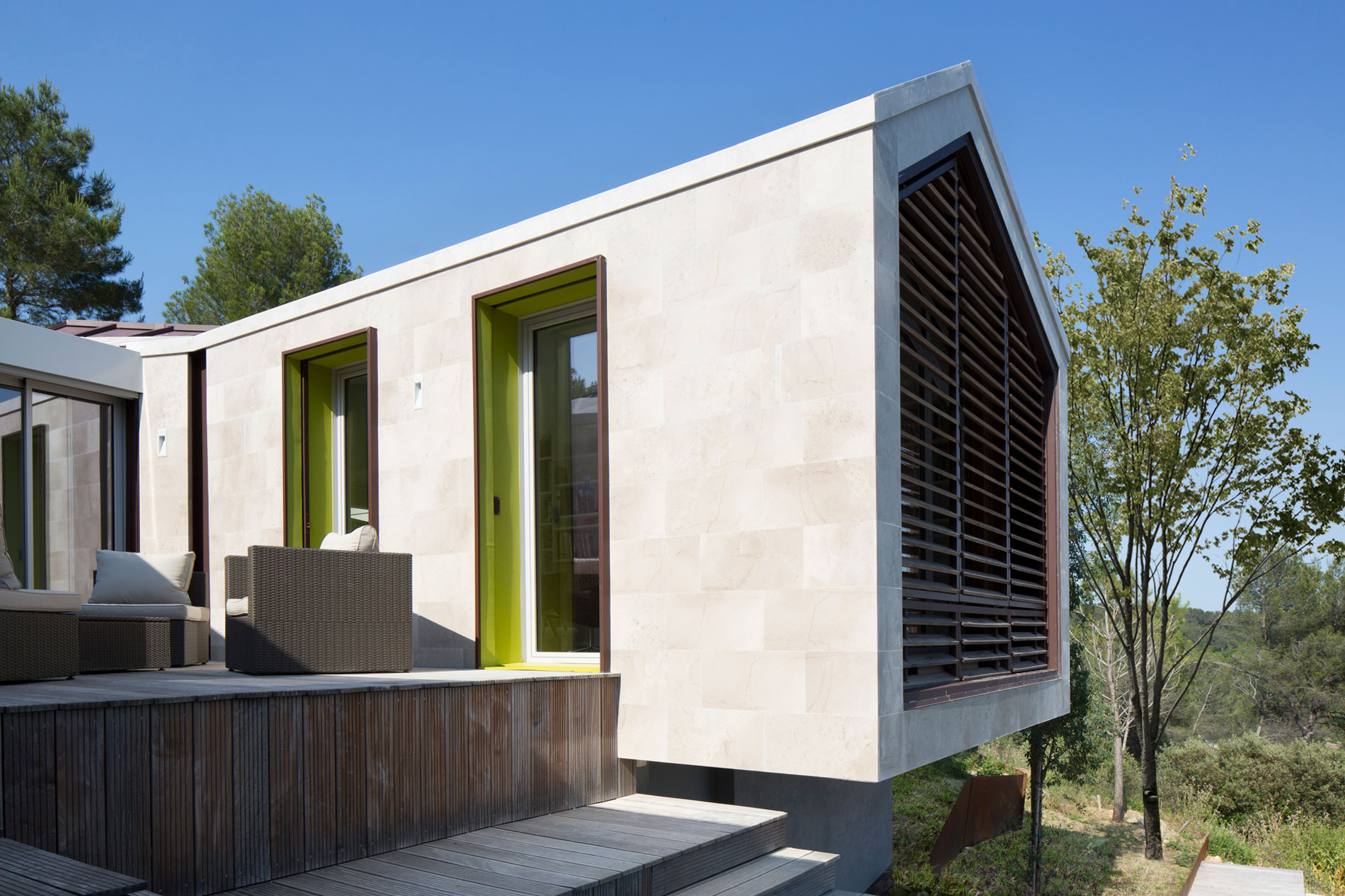An Elegant Contemporary Home Surrounded by Pine Trees with Wonderful Views in Montpellier by N+B Architectes (10)