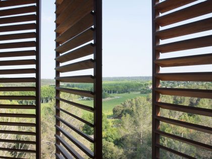 An Elegant Contemporary Home Surrounded by Pine Trees with Wonderful Views in Montpellier by N+B Architectes (13)