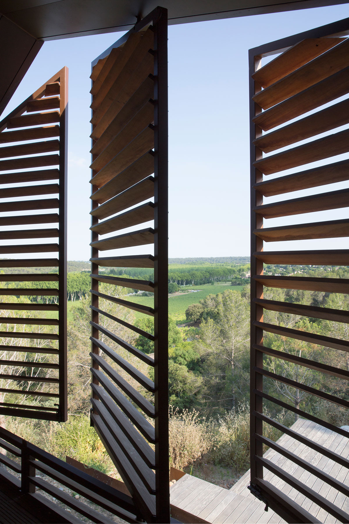 An Elegant Contemporary Home Surrounded by Pine Trees with Wonderful Views in Montpellier by N+B Architectes (13)