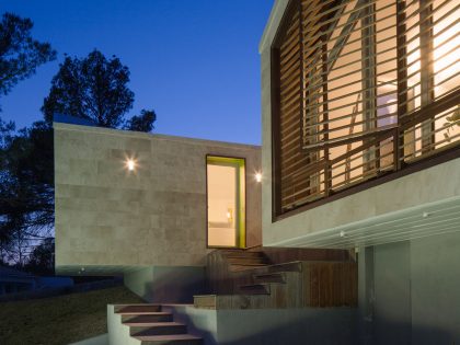 An Elegant Contemporary Home Surrounded by Pine Trees with Wonderful Views in Montpellier by N+B Architectes (16)