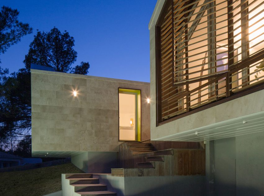 An Elegant Contemporary Home Surrounded by Pine Trees with Wonderful Views in Montpellier by N+B Architectes (16)