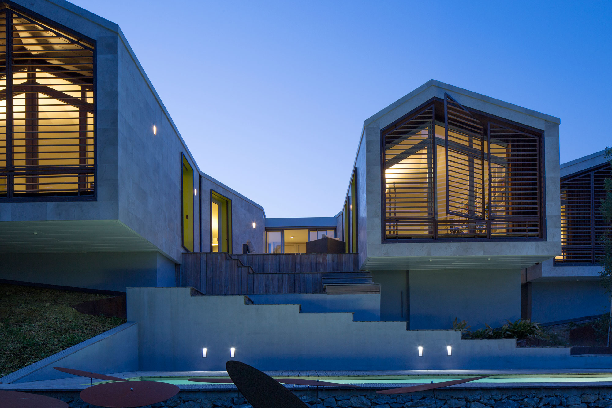 An Elegant Contemporary Home Surrounded by Pine Trees with Wonderful Views in Montpellier by N+B Architectes (17)
