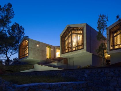 An Elegant Contemporary Home Surrounded by Pine Trees with Wonderful Views in Montpellier by N+B Architectes (18)