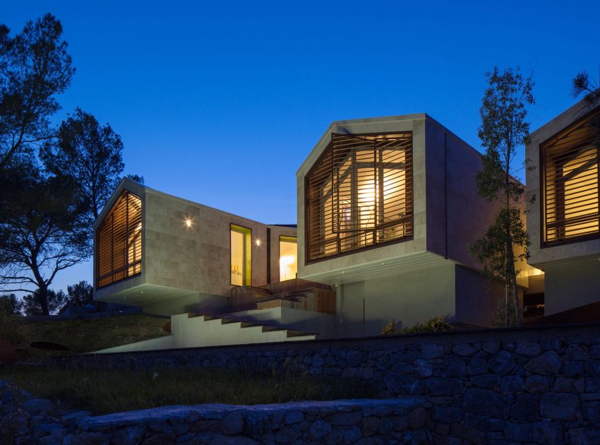 An Elegant Contemporary Home Surrounded by Pine Trees with Wonderful Views in Montpellier by N+B Architectes (18)