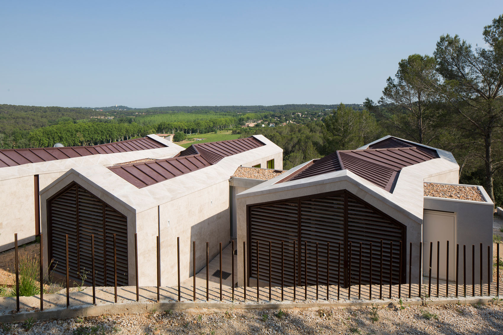 An Elegant Contemporary Home Surrounded by Pine Trees with Wonderful Views in Montpellier by N+B Architectes (2)