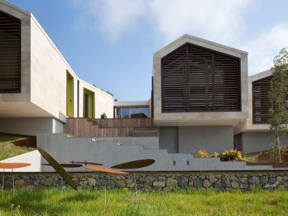 An Elegant Contemporary Home Surrounded by Pine Trees with Wonderful Views in Montpellier by N+B Architectes (6)