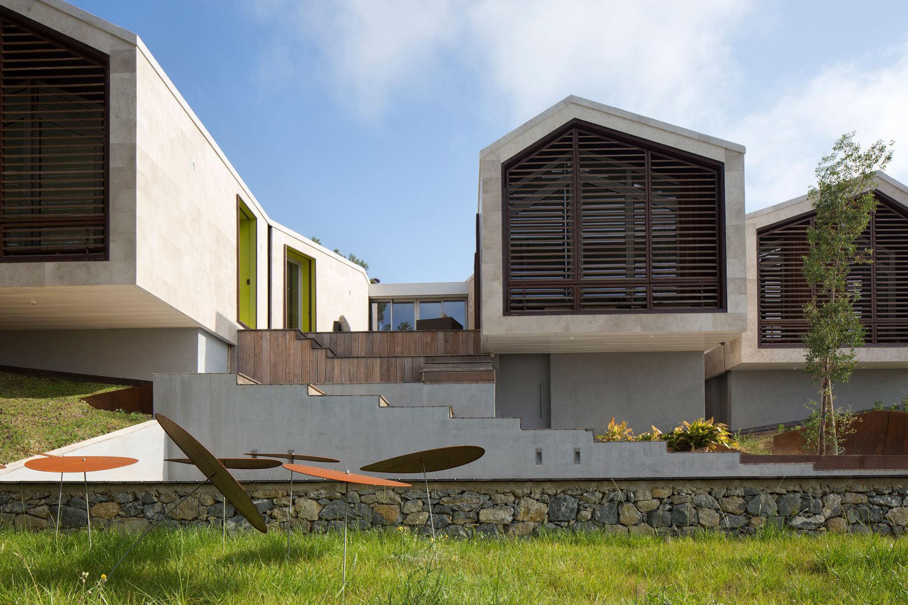 An Elegant Contemporary Home Surrounded by Pine Trees with Wonderful Views in Montpellier by N+B Architectes (6)
