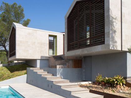 An Elegant Contemporary Home Surrounded by Pine Trees with Wonderful Views in Montpellier by N+B Architectes (7)