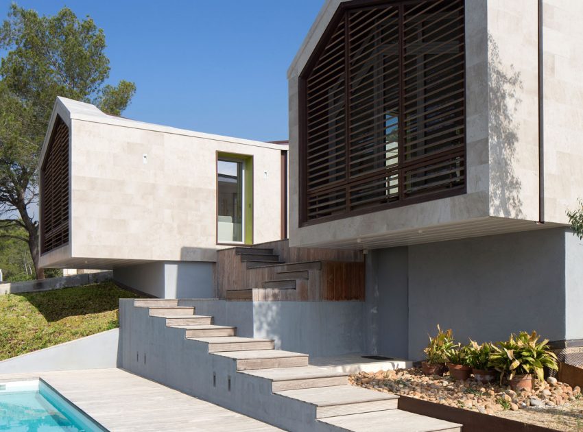 An Elegant Contemporary Home Surrounded by Pine Trees with Wonderful Views in Montpellier by N+B Architectes (7)