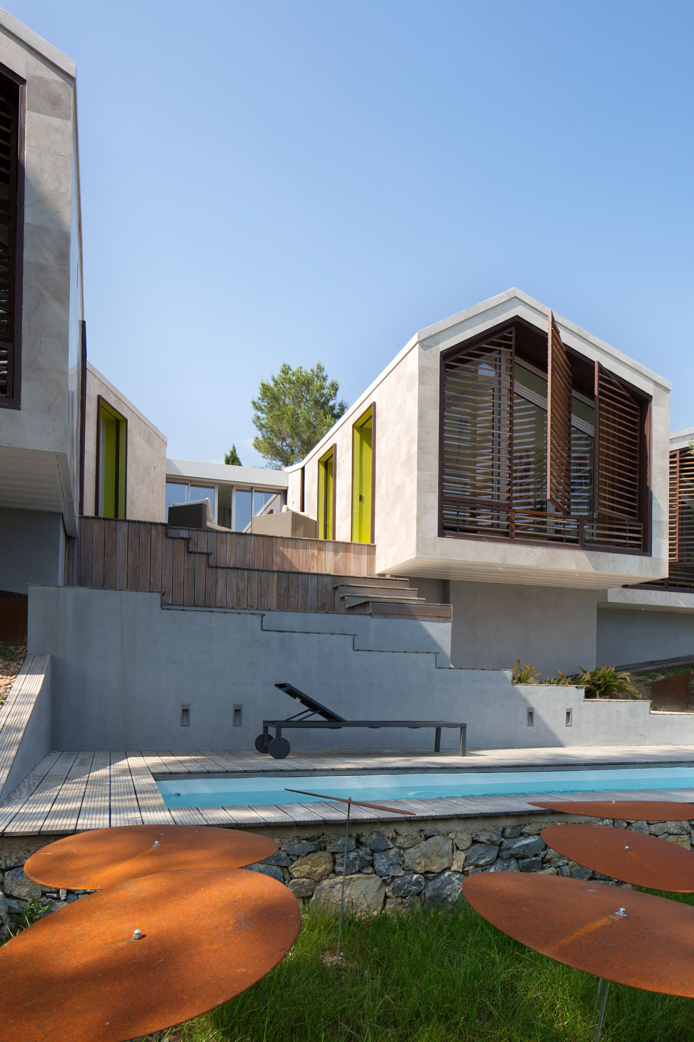 An Elegant Contemporary Home Surrounded by Pine Trees with Wonderful Views in Montpellier by N+B Architectes (8)