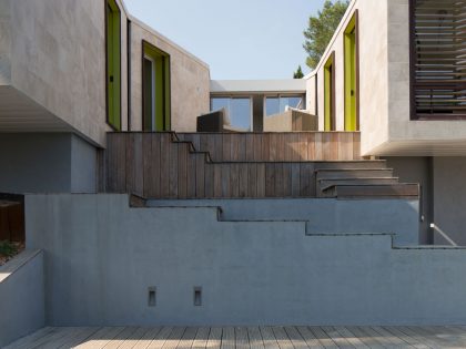 An Elegant Contemporary Home Surrounded by Pine Trees with Wonderful Views in Montpellier by N+B Architectes (9)