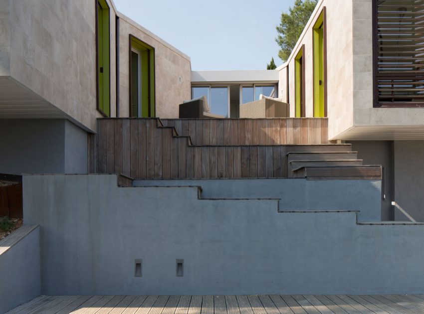 An Elegant Contemporary Home Surrounded by Pine Trees with Wonderful Views in Montpellier by N+B Architectes (9)