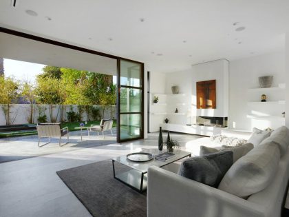 An Elegant Contemporary Home with Chic and Spacious Interior in Los Angeles