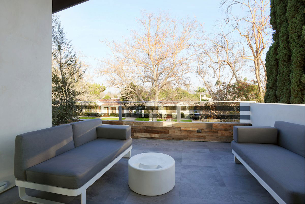 An Elegant Contemporary Home with Chic and Spacious Interior in Los Angeles by Amit Apel Design (25)