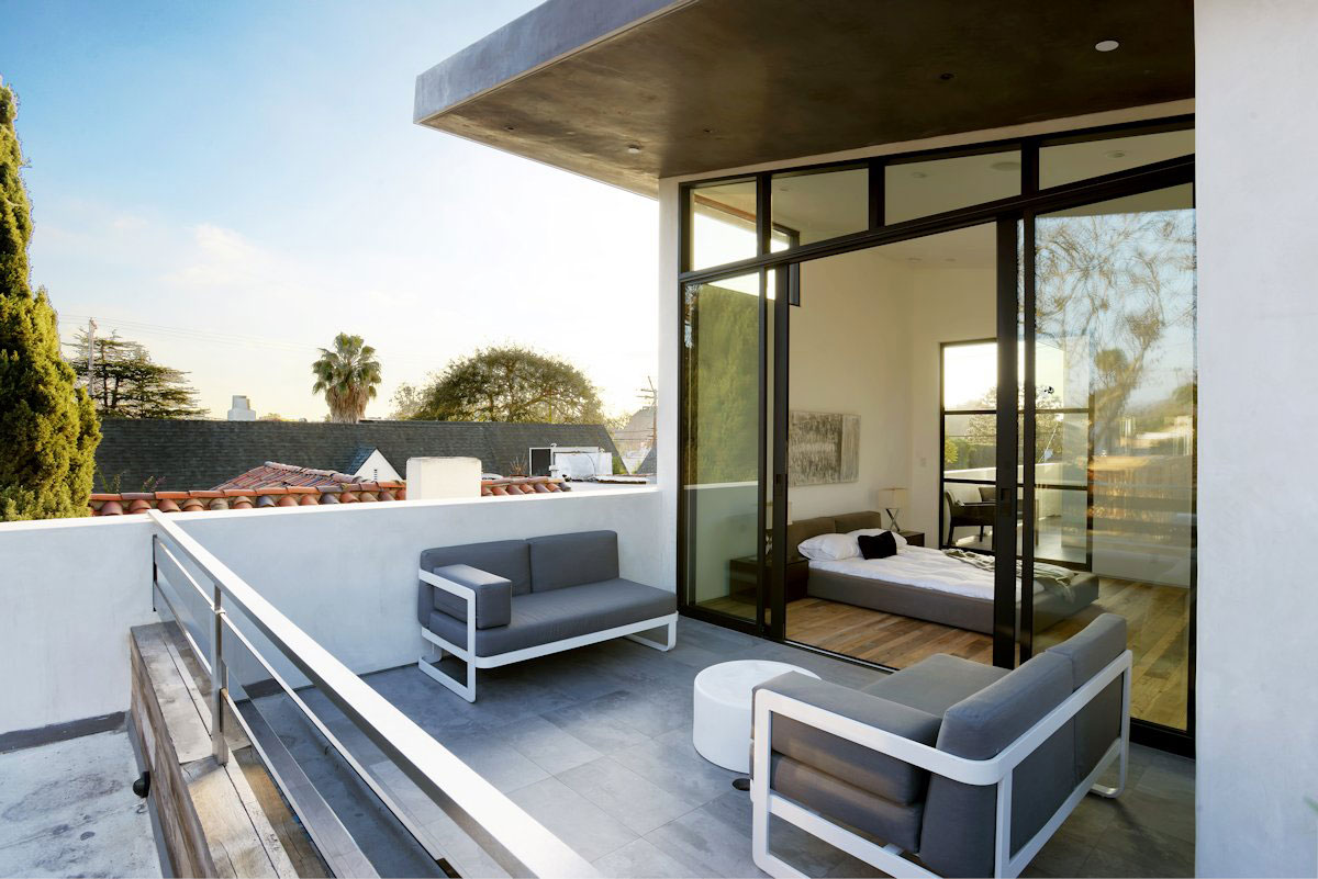 An Elegant Contemporary Home with Chic and Spacious Interior in Los Angeles by Amit Apel Design (26)