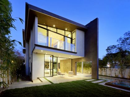 An Elegant Contemporary Home with Chic and Spacious Interior in Los Angeles by Amit Apel Design (39)